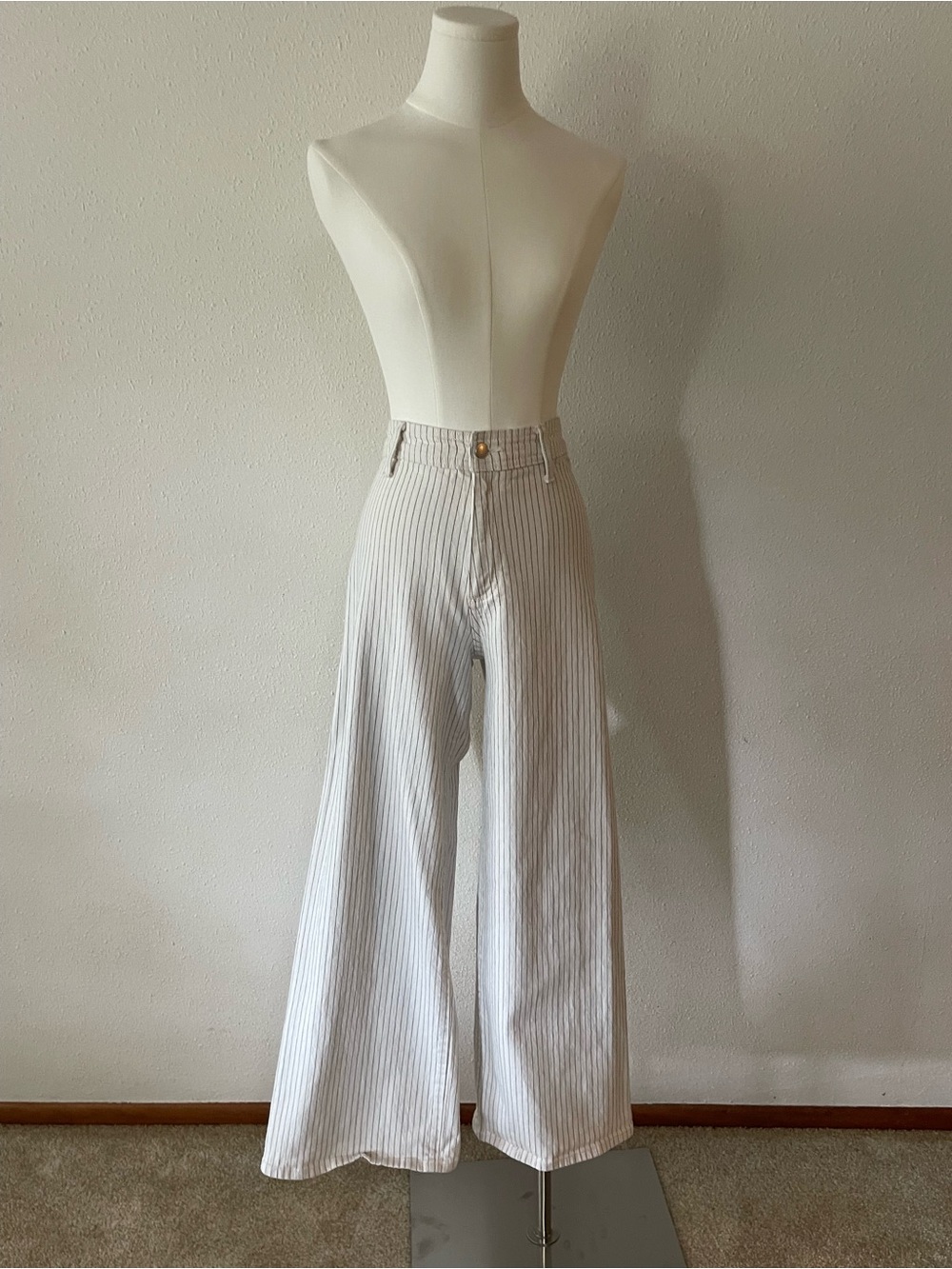 Universal Thread White Pants with Light Gray Pinstripes